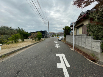 �V�����V���s����V�ʐ�1���ڂ̓y�n�̑O�ʓ��H�܂ތ��n�ʐ^