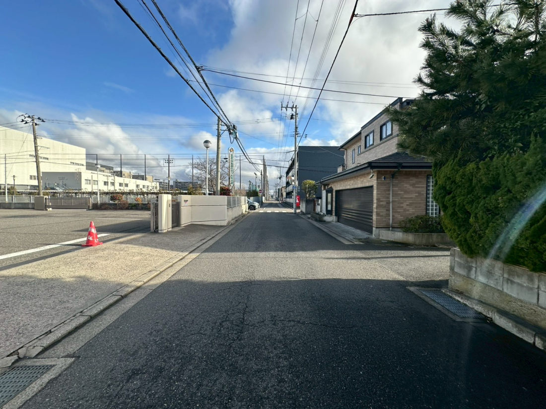 �V�����V���s������x�V����1���ڂ̓y�n�̑O�ʓ��H�܂ތ��n�ʐ^