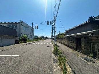 �V�����V���s������_������1���ڂ̓y�n�̑O�ʓ��H�܂ތ��n�ʐ^