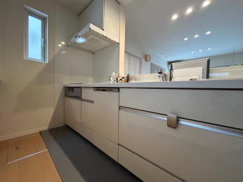 VVskʖ4ڂ̒ÈˌẲ摜